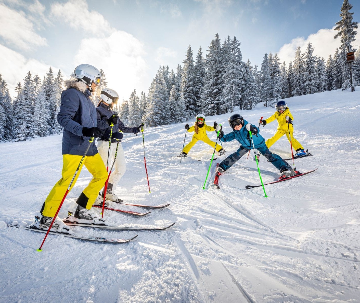 Familie beim Skifahren auf den Pisten von Filzmoos © Christian Fischbacher/TVB Filzmoos