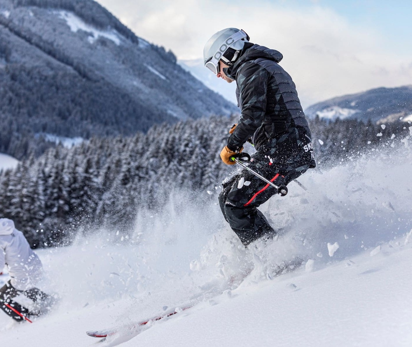 Freerider fährt durch den tiefen Pulverschnee © Christian Fischbacher/TVB Filzmoos