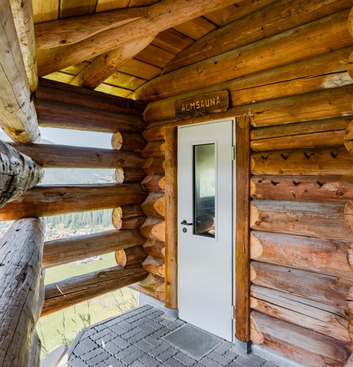 Eingang zur Alm-Sauna © Matthias Fritzenwallner