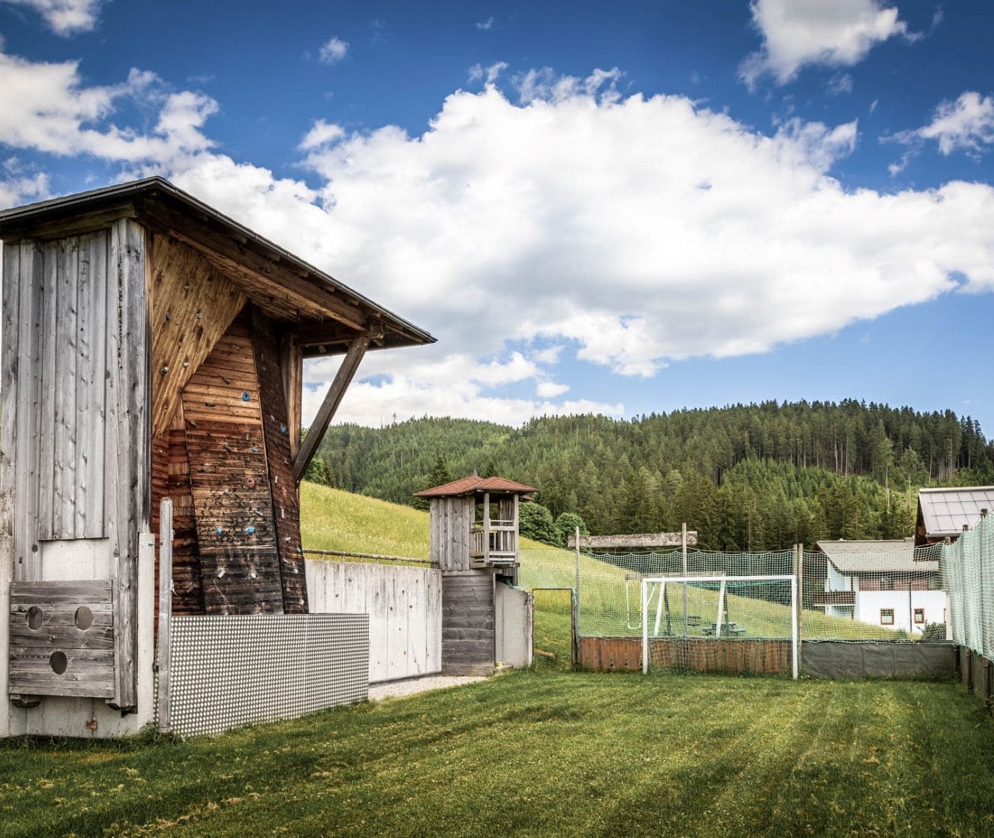 Der Fun-Court mit Fußballplatz © Bernd Suppan
