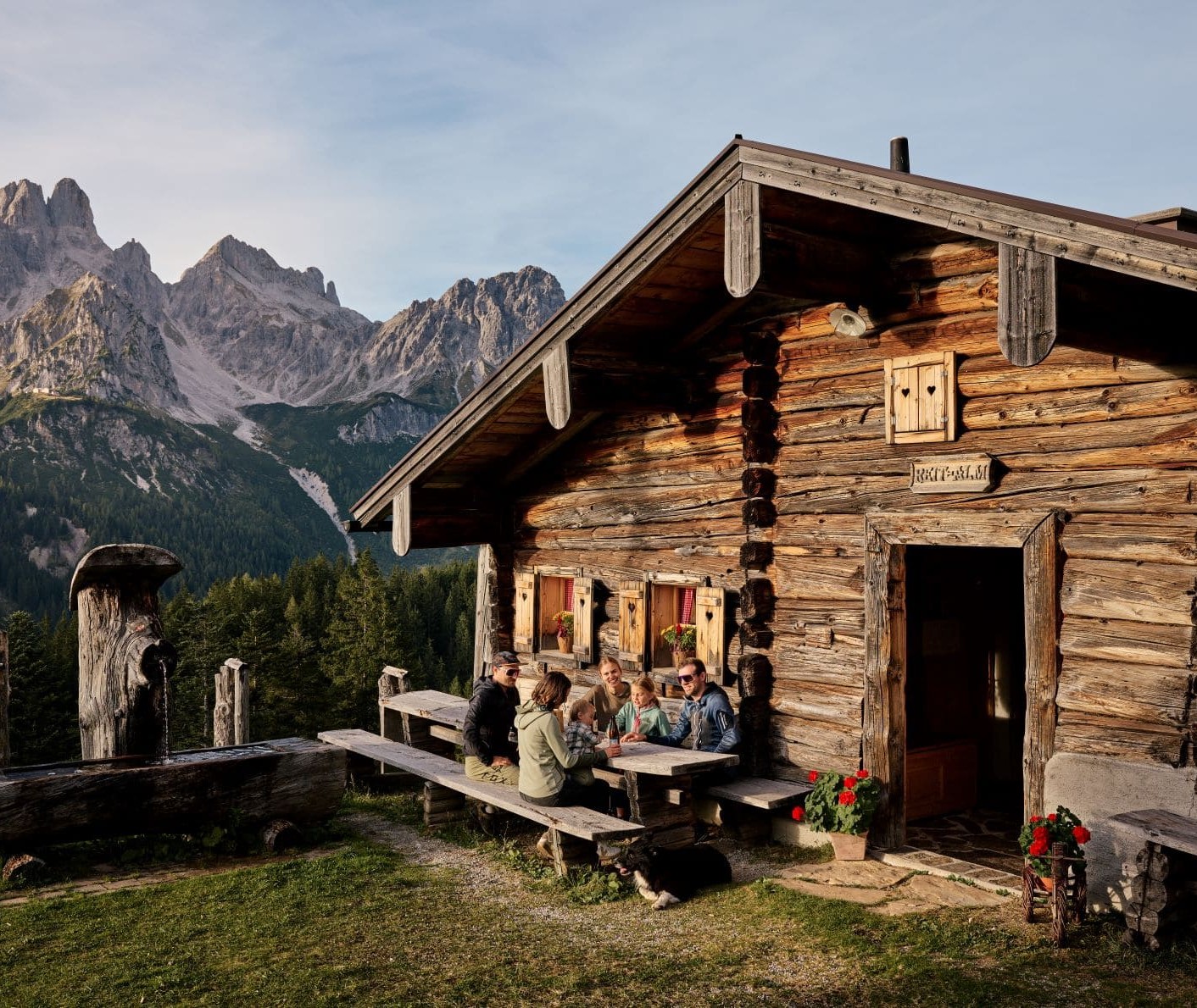 Gemütliche Grillabende mit Blick auf die Bischofsmütze auf der Reitalm © Matthias Fritzenwallner
