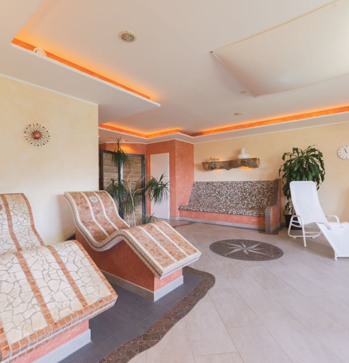 Ruheraum mit Wärmeliegen © Matthias Fritzenwallner