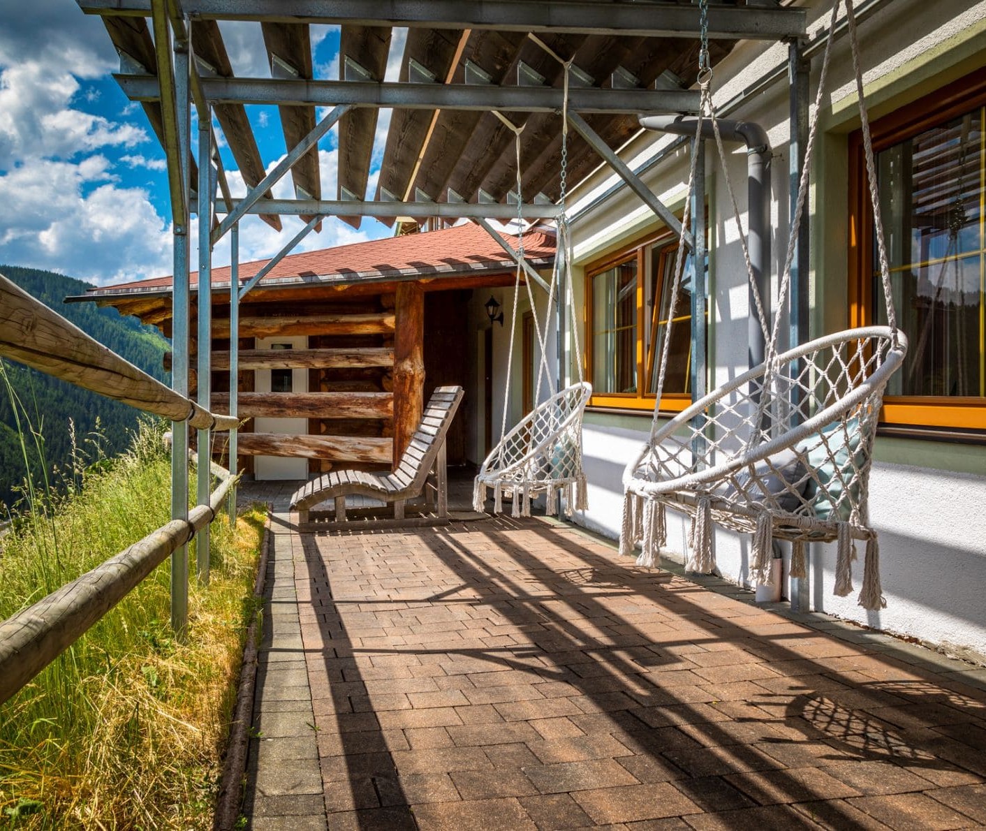 Gemütliche Sitzgelegenheiten mit Ausblick © Bernd Suppan