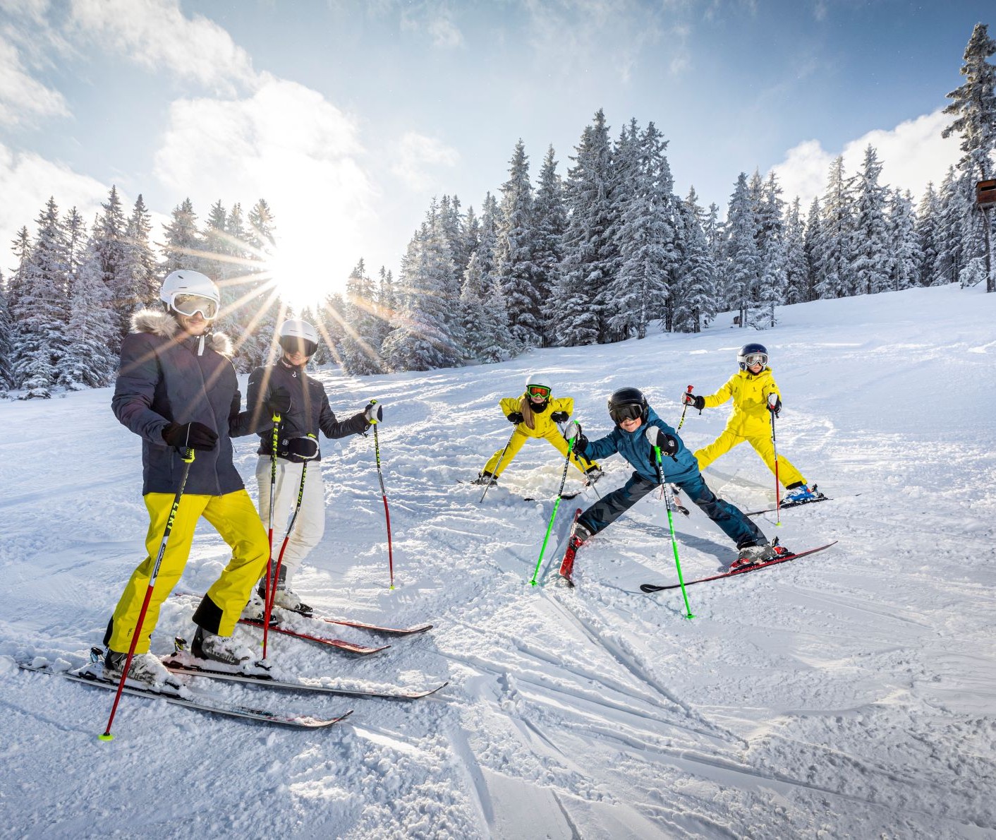 Familie beim Skifahren in Filzmoos, Ski amadé © Christian Fischbacher/TVB Filzmoos
