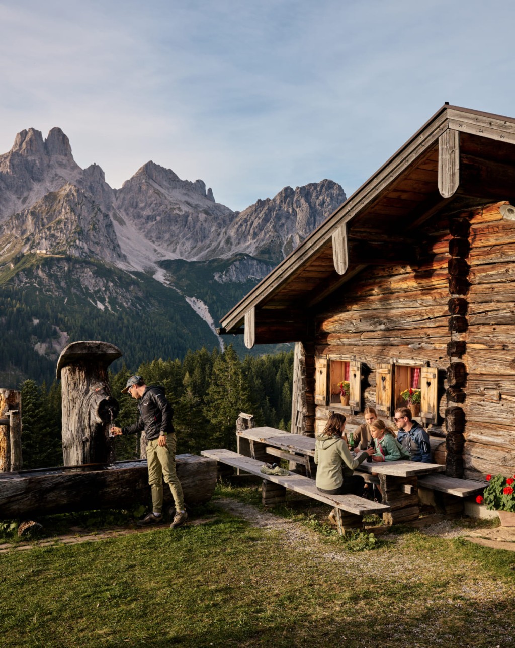 Gemütliche Almhütte in den Bergen © Matthias Fritzenwallner