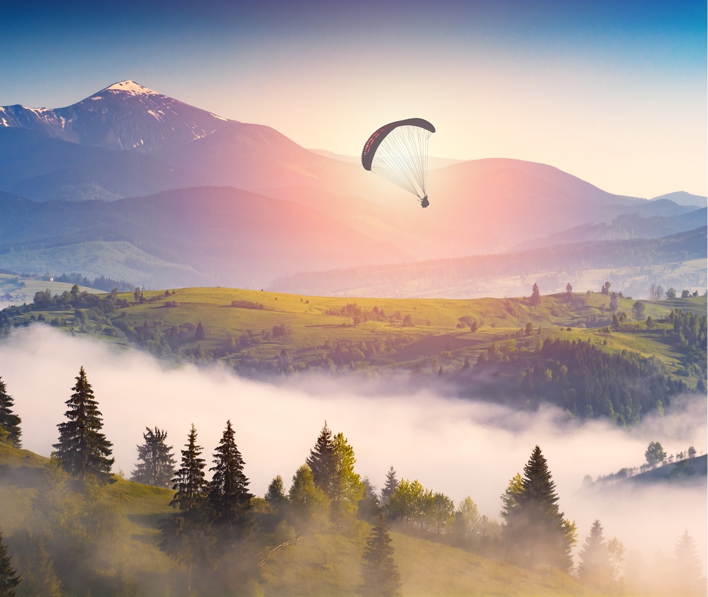 Tandem-Paragleiten rund um den Dachstein © Shutterstock