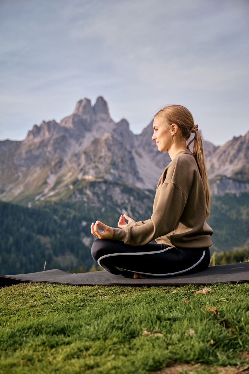 Yoga in der Natur und am Berg in Filzmoos © Matthias Fritzenwallner