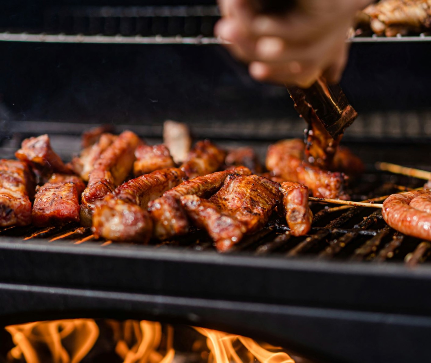 Zubereitung von Essen auf einem Grill © Unsplash