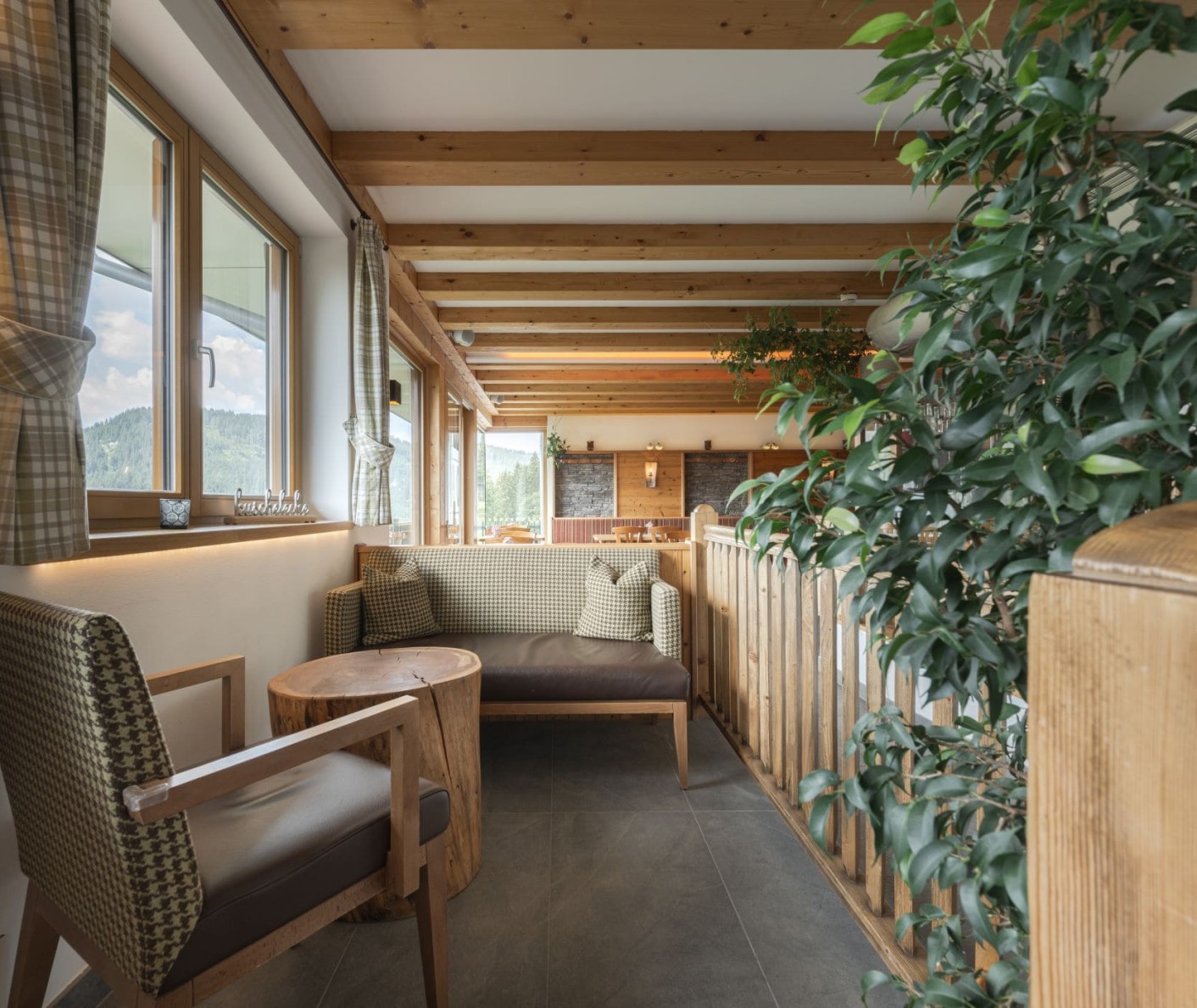 Gemütlich eingerichtete Sitzecke im Restaurant Reithof © Matthias Fritzenwallner