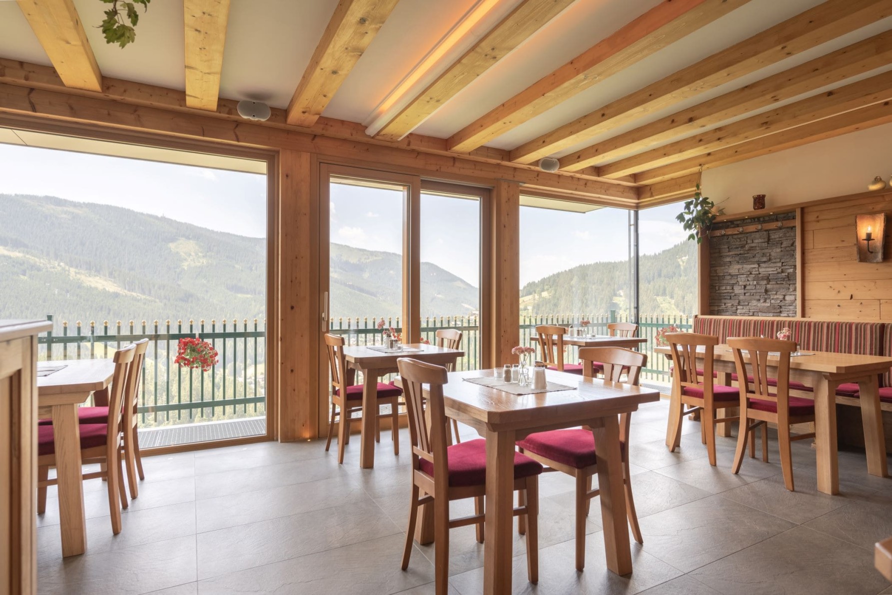 Gemütliche Innenansicht des Restaurants Reithof © Matthias Fritzenwallner