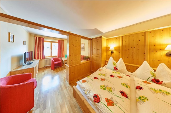 Blick in das großzügige Familienzimmer 